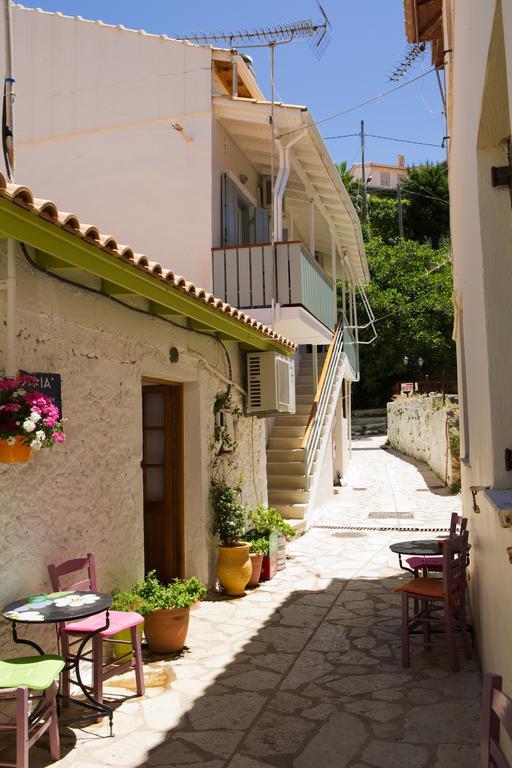 Central Studios In Agios Nikitas Pedestrian Zone Exteriör bild