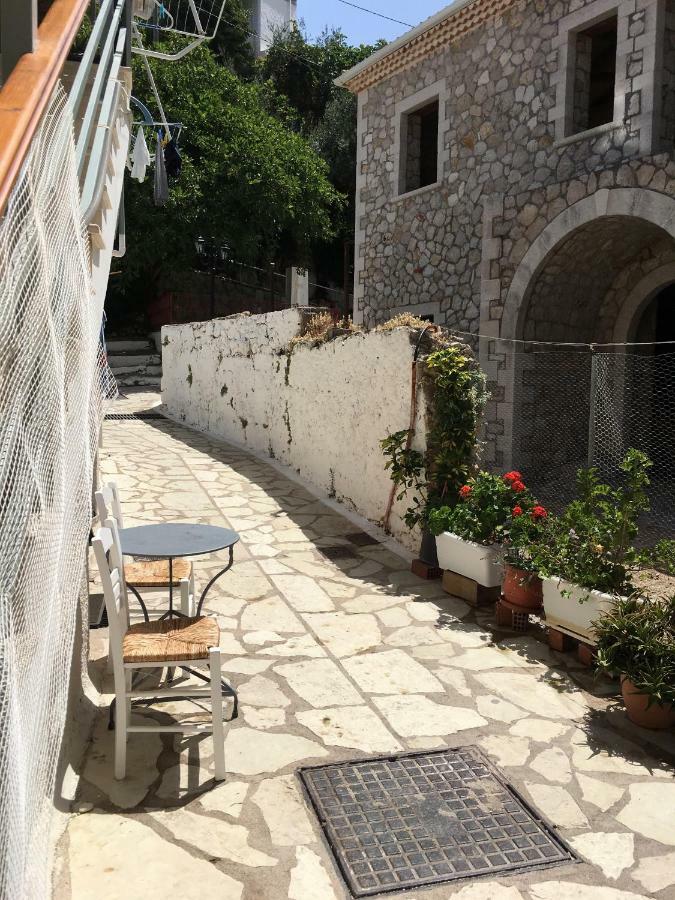 Central Studios In Agios Nikitas Pedestrian Zone Exteriör bild